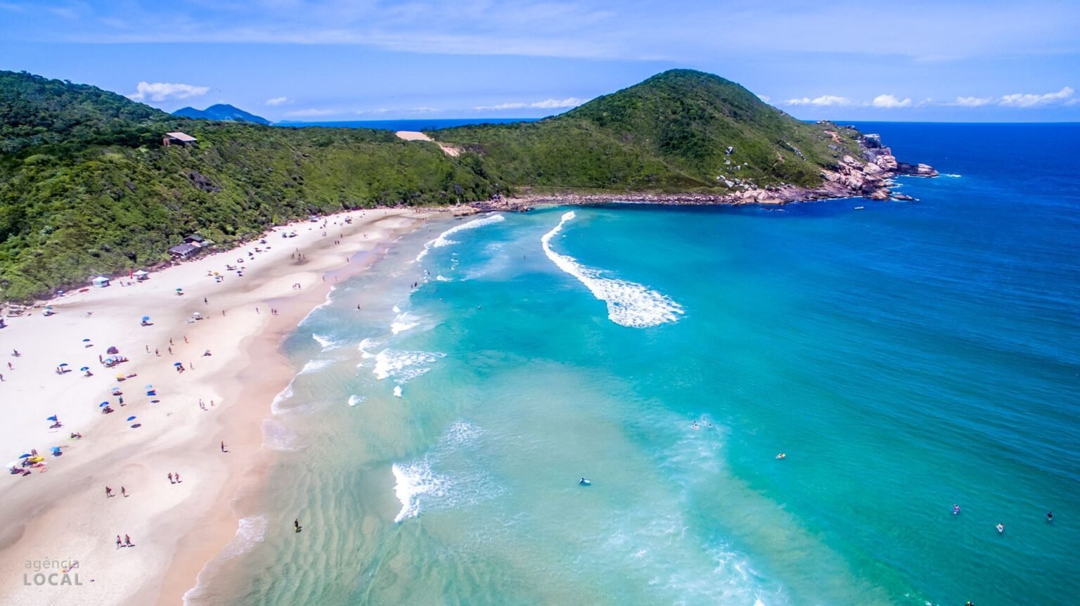 conhe-a-algumas-belas-praias-de-santa-catarina-para-aproveitar-o-ver-o