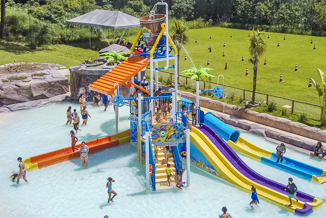Parque aquático em Cotia (SP) conquista visitantes com atrações divertidas  e águas quentes